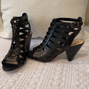 Vince Camuto Evel Caged Sandal, size 6